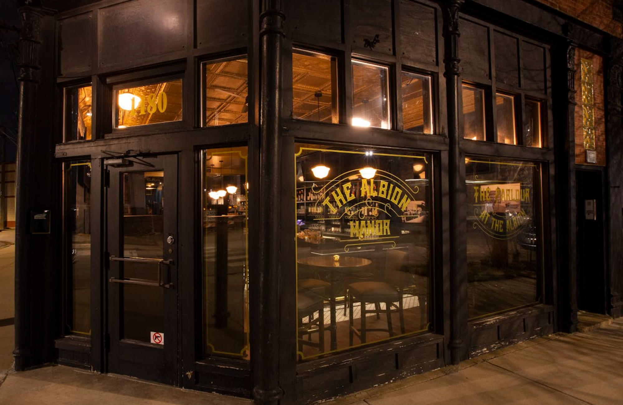 Chicago Tavern: Albion Manor