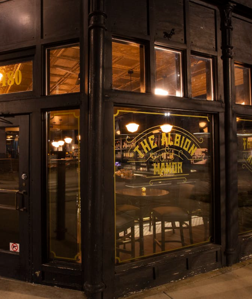 Chicago Tavern: Albion Manor